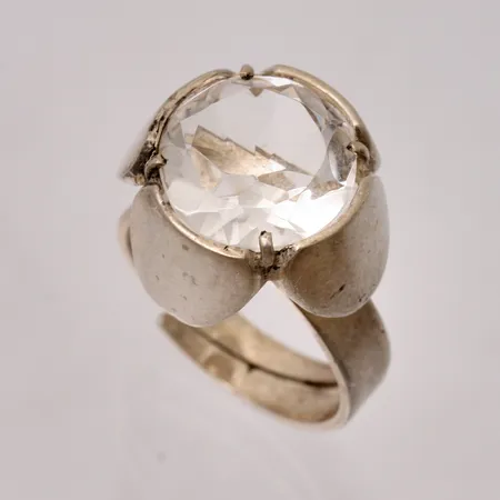 Ring stl:17, öppen skena, bredd 4,7-17mm, 1st vit sten mått Ø12mm, Swedesign, silver 925/1000, 6,78g.