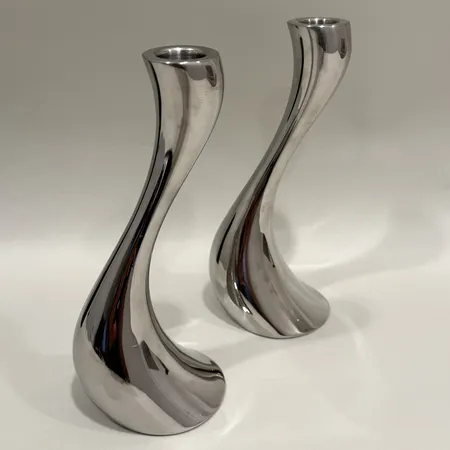 Ett par ljusstakar Cobra av Constantin Wortmann för Georg Jensen höjd 20cm smärre repor rostfritt stål inga tillbehör