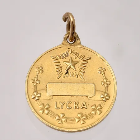 Hänge Lyckopenning mått 15x20,9mm, ej graverad, öppen ögla, 18K, 1,96g.