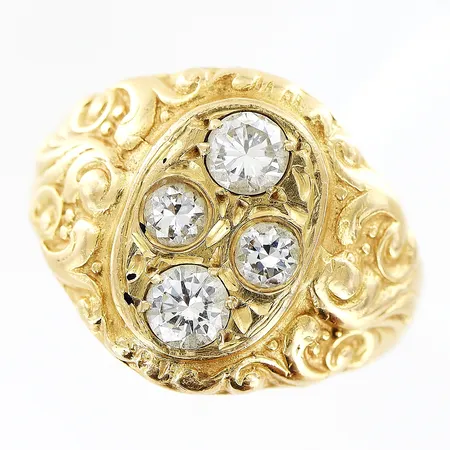 Klackring diamanter 1 x ca 0,30 1 x ca 0,28ct 2 x ca 0,12ct stl:20 bredd 4-17mm 18K. Vikt: 17,8 g