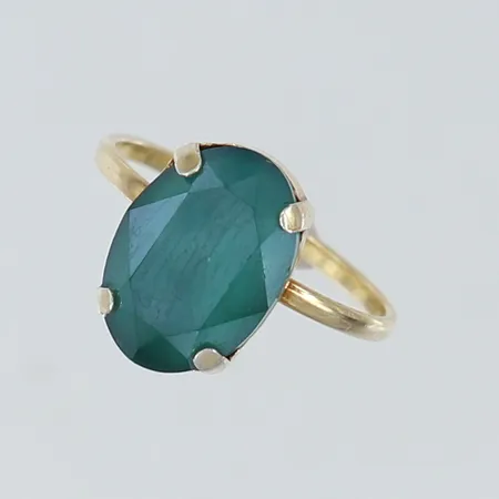 Ring med skimrande sten stl:19 bredd 1,6-14mm förgyllt silver 925/1000. Vikt: 2,7 g