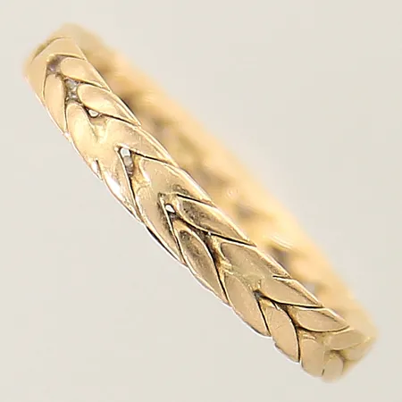 Ring mönstrad stl:17¼ bredd 2,8mm ostämplad 18K Vikt: 2 g