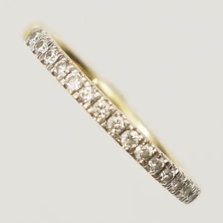 Ring med syntetiska diamanter totalt 0,18ct stl:16 bredd 1,7mm GHA 18K Vikt: 2,3 g