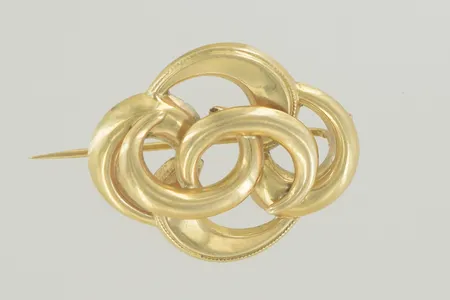 Brosch 3x2,5 cm, 18K Vikt: 3,1 g