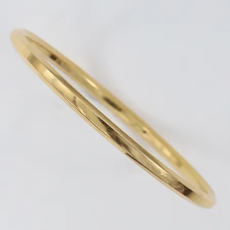Armring Ø65mm bredd 4mm ihålig bucklig 18K. Vikt: 4,7 g