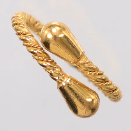 Ring stl:19¼ 21k Vikt: 4,6 g