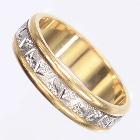 Ring med präglad dekor tvåfärgad stl 17¾ bredd 5mm 18K Vikt: 6,1 g
