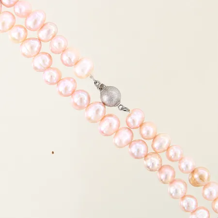 Pärlcollier 56st odlade sötvattenspärlor längd 40cm Ø8-9mm, lås i silver 925/1000 bruttovikt 35,4g Vikt: 0 g