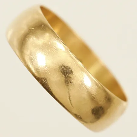 Ring stl:16¼ bredd 5,8mm personlig gravyr 18K Vikt: 4,4 g