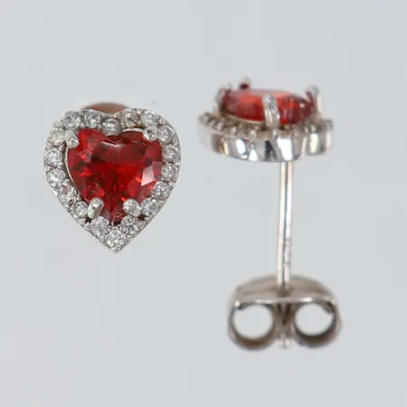 Ett par örhängen med röda och vita stenar 7,5x7mm Silver 925/1000. Vikt: 1,6 g