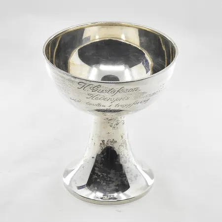 Pokal H.Gustavsson Hederspris vid tävlan i truppföring 1926, höjd ca 10cm, Ø8½cm, GAB, tillverkad Z7/1926, silver. Vikt: 72,6 g