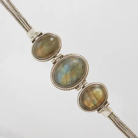 Armband med labradorit längd ca 19,5cm, bredd 628mm, ojämna länkar, 925/1000 silver, brv: 36g Vikt: 0 g