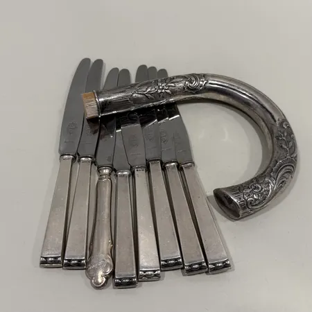 Diverse silverföremål 1 med träinlägg, blad i rostfritt stål, gravyr, silver 830/1000 Brv:397,9g Vikt: 397,9 g