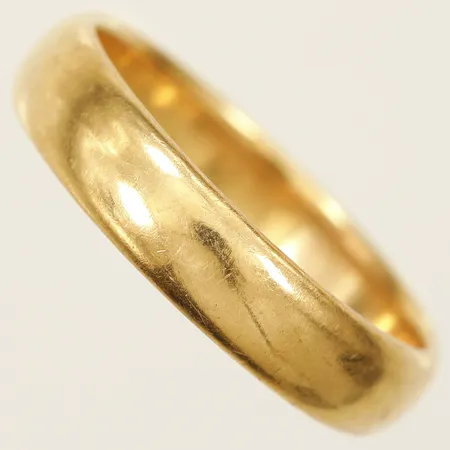 Ring stl:21 bredd 5,1mm gravyr 18K Vikt: 7,7 g
