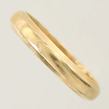 Ring slät stl:17¾ bredd 3,3mm gravyr, repig skena 18K Vikt: 3 g