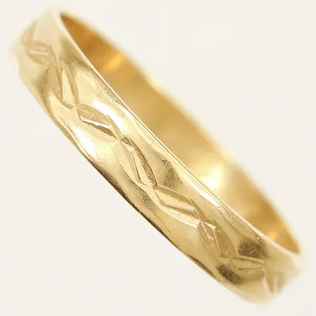 Ring stl:21 bredd 4mm gravyr 18K Vikt: 3,7 g