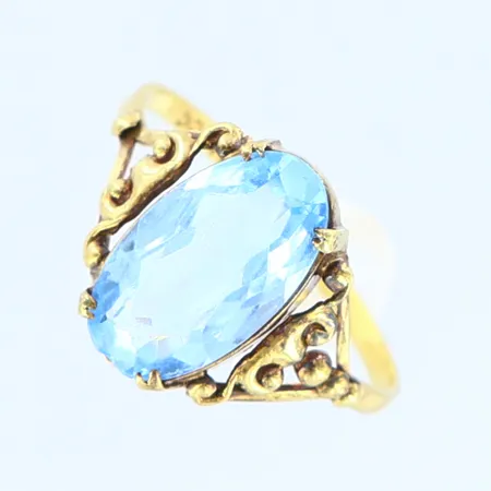 Ring med blå sten stl:18½, bredd 1,5-13mm, defekt, 14K Vikt: 1,8 g