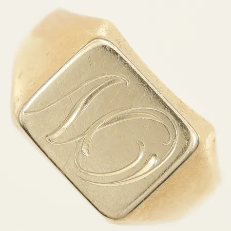 Klackring med monogram stl:19¼ bredd 11,6mm 18K Vikt: 5,5 g