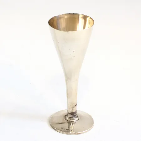 Pokal höjd 13,3cm, silver 830/1000 Vikt: 63,5 g