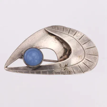 Brosch blå sten handarbete Pinco år 1959 längd ca 44mm bredd ca 20mm 830/1000 silver Vikt: 5,3 g