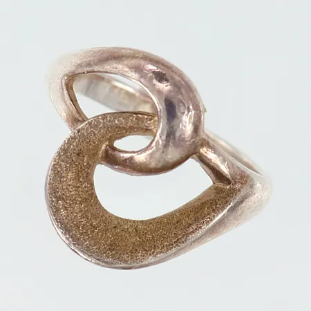 Ring stl:19 bredd 2,3-17,5mm Silver 925/1000. Vikt: 5,8 g