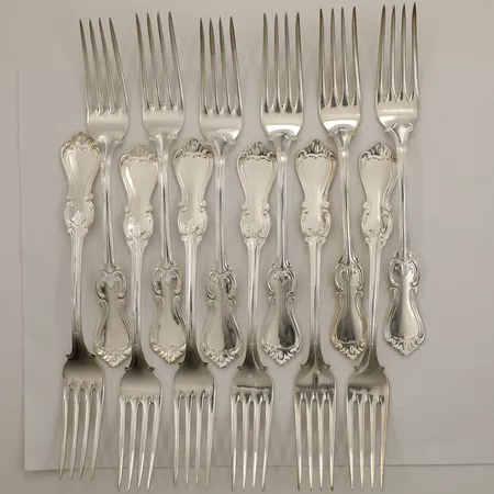 12 bordsgafflar modell Olga 18cm i tyglinda silver Vikt: 441,8 g
