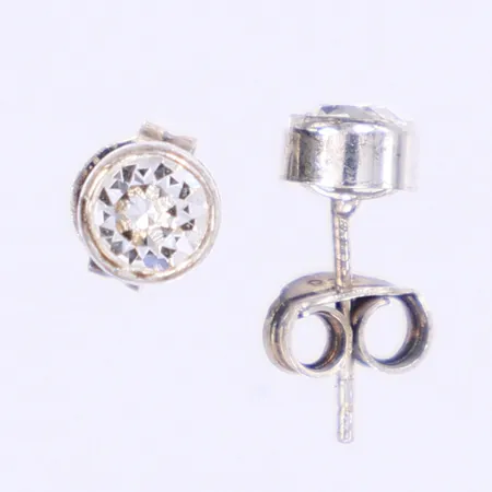 Ett par örhängen med vita stenar Ø5mm silver 925/1000 Vikt: 0,8 g