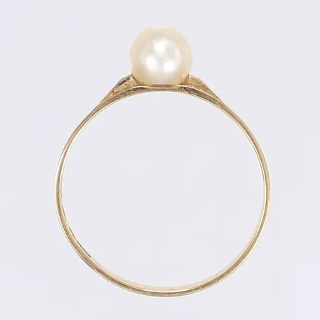 Ring med odlad pärla stl 16¾ bredd 2-5mm svenska stämplar 18K Vikt: 1,5 g