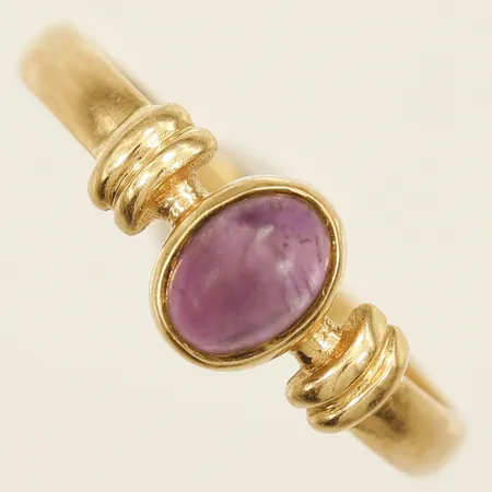 Ring med ametist stl:19¾ bredd 2,9mm 18K Vikt: 3,8 g