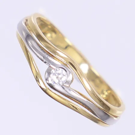 Ring med vit sten stl 18¼ bredd 2-6mm tvåfärgat guld 18K Vikt: 2,6 g