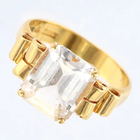 Ring med sten stl:20½, bredd 5-17mm, 18K Vikt: 7,3 g