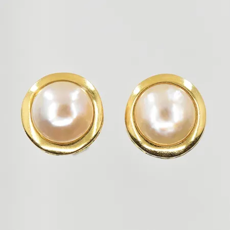 Örhängen med pärlor Ø6mm, 18K. Vikt: 2,4 g