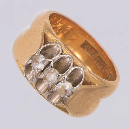 Ring vita stenar stl:15¾, ihopplödda vigselringar, gravyr, 18K Vikt: 10,5 g