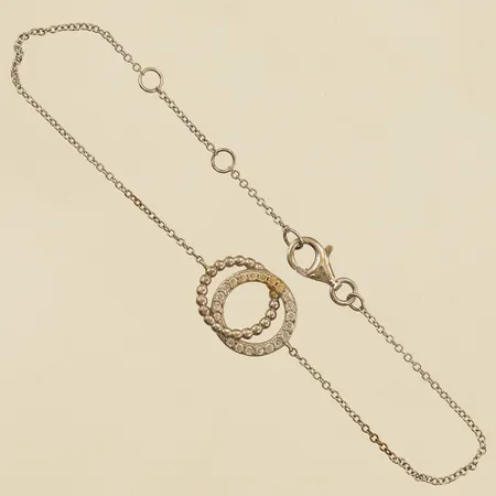 Armband med integrerat hänge med vita stenar längd 16-18,5cm justerbar bredd 11,8mm silver 925/1000 Vikt: 1,8 g