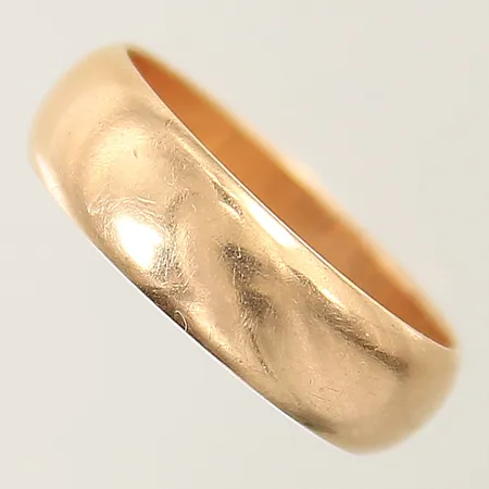 Ring slät stl:18 bredd 6mm gravyr 18K Vikt: 5,3 g