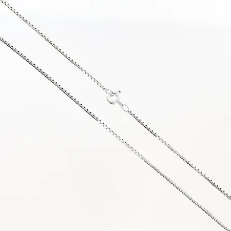Kedja Venezia längd 37,3cm bredd 1,5mm vitguld 18K.  Vikt: 4,8 g