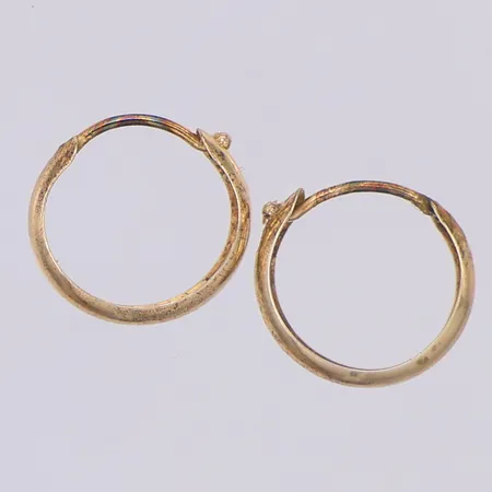 Ett par örhängen 12mm bredd 2,5mm doublé, 925/1000 silver Vikt: 0,4 g