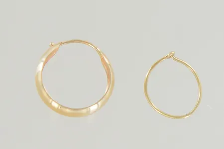Singel örhängen, 18K Vikt: 0,6 g