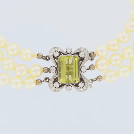 Collier odlade sötvattenpärlor, treradig ca 41cm Ø7mm, lås i vitguld 18K med diamanter och Citrin 22x25mm,stämplat GJ&W Vikt: 0 g