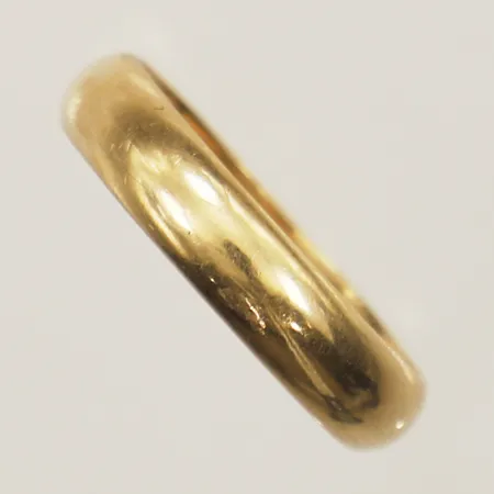 Ring stl: 20 bredd 4,8mm personlig gravyr 18K Vikt: 5,9 g