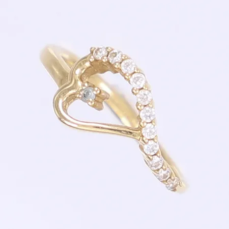 Ring med vita stenar stl 14¼ bredd 2-8mm gravyr 18K Vikt: 2,3 g