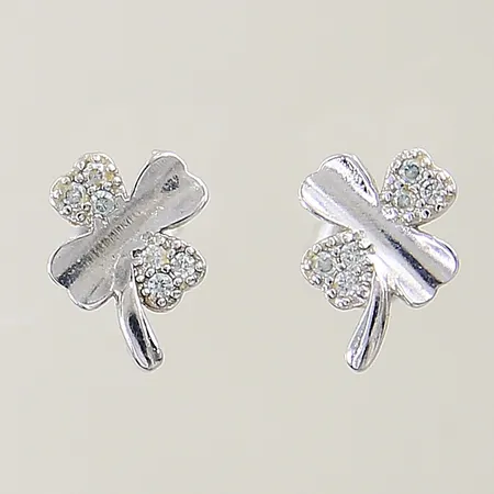 Örhängen fyrklöver med vita stenar 10x7mm silver 925/1000 Vikt: 1 g