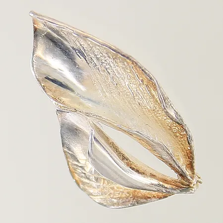 Brosch med lövdekor 22x36mm silver 925/1000 Vikt: 5,4 g