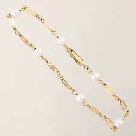 Armband med 6st odlade saltvattenpärlor längd 19cm bredd 3,5-4,9mm, något buckliga länkar, slitna pärlor 18K Vikt: 4 g