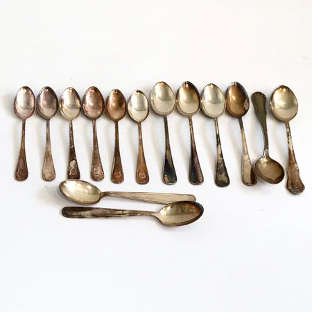 13 kaffeskedar olika modeller, längd 10,8-12,8cm, 830/1000 Silver Vikt: 174,3 g