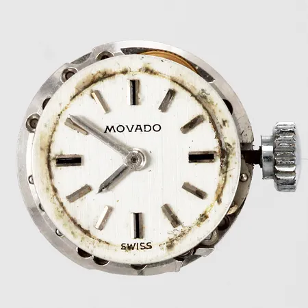 Urverk Movado manuell Ø ca 13mm metall fungerar men behov av service inga tillbehör