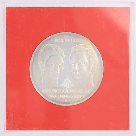 Minnesmynt 50Kr bröllopet mellan Konung Carl XVI Gustaf och Drottning Silvia 19 juni 1976, Ø36mm, 925/1000 silver etui Vikt: 26,9 g