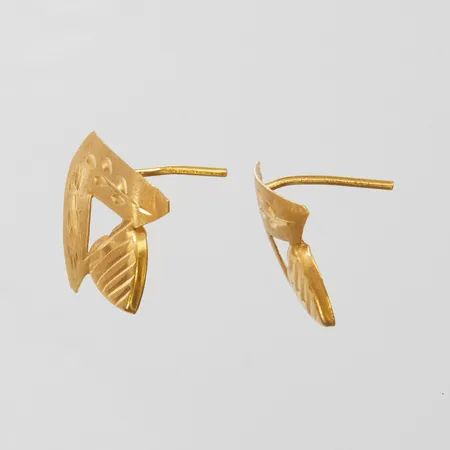 Örhängen 20,5x18,5mm, buckliga, skeva stift, ostämplade, 21K Vikt: 2,5 g