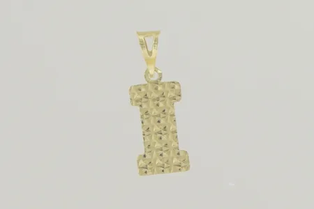 Hänge längd 1,7 cm, bredd 0,6cm 18K Vikt: 0,2 g
