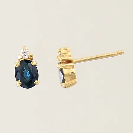 Örhängen med blå stenar samt 8/8-slipade diamanter 2 x ca 0,01ct, 7x4,1mm, saknar snurrebussar 18K Vikt: 0,8 g